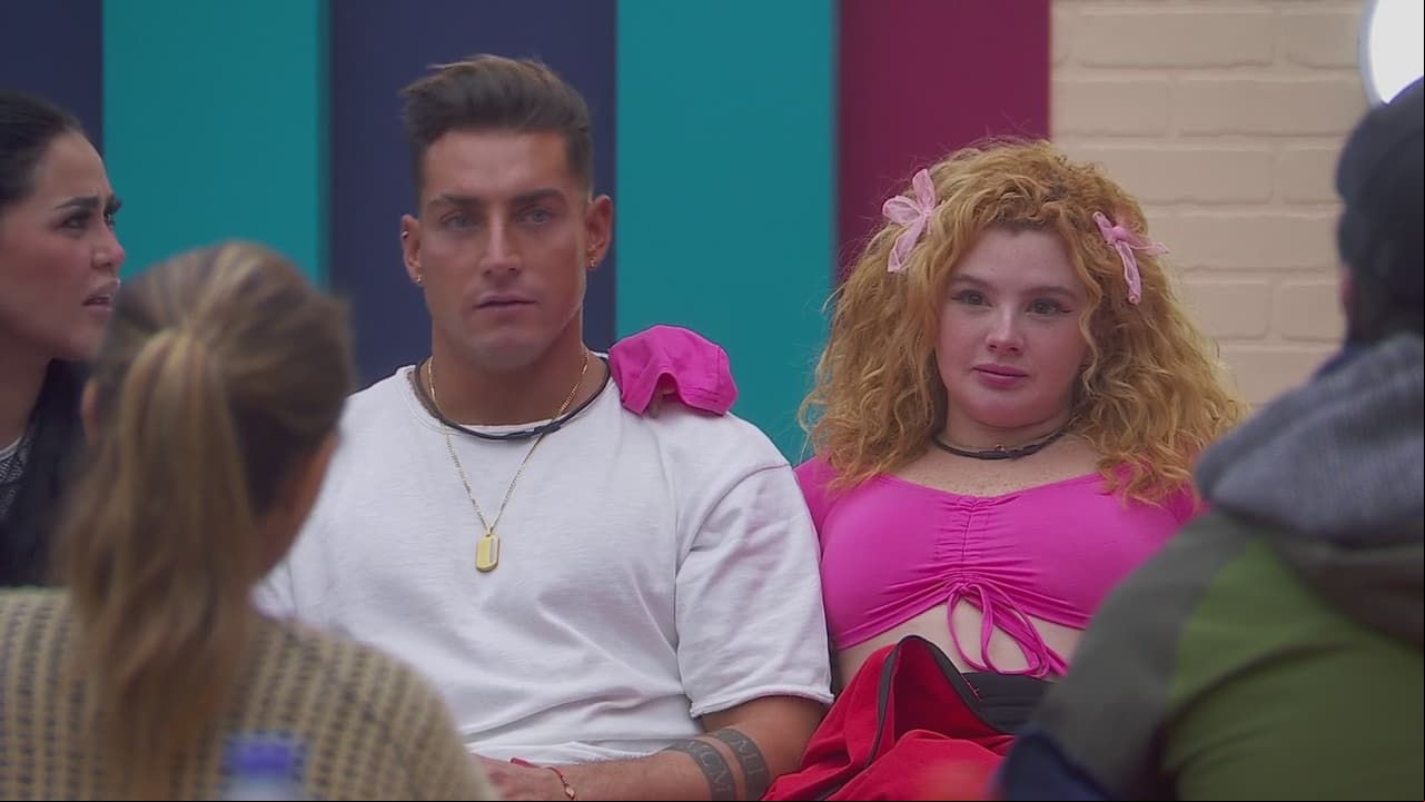 Briggitte Bozzo y Agustín Fernández se quitan la ropa y se meten juntos a la alberca: esto pasó