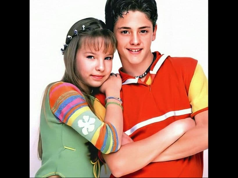 Otra famosa que también dio su primer beso en pantalla fue Belinda, quien en el año 2001 fue una de las protagonistas de la telenovela infantil 'Aventuras en el Tiempo' junto a Christopher Uckermann.