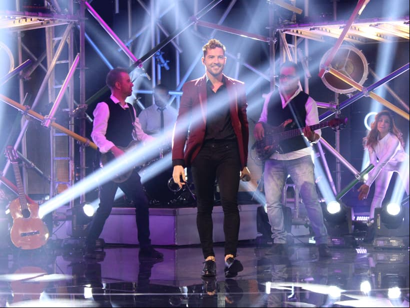 El cantante deleitó a sus fans cantando temas como 'Ave María', uno de sus más grandes éxitos.