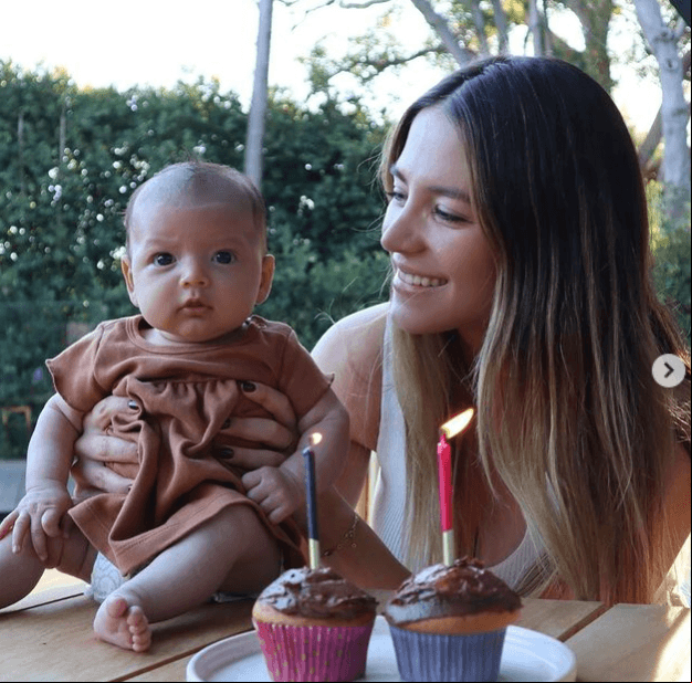 Javier ‘Chicharito’ Hernández y su esposa Sarah Kohan se convirtieron en padres por segunda ocasión el pasado 5 de octubre con el nacimiento de Nala. “Nuestra bella hija Nala está ya en la tierra”, precisaron.