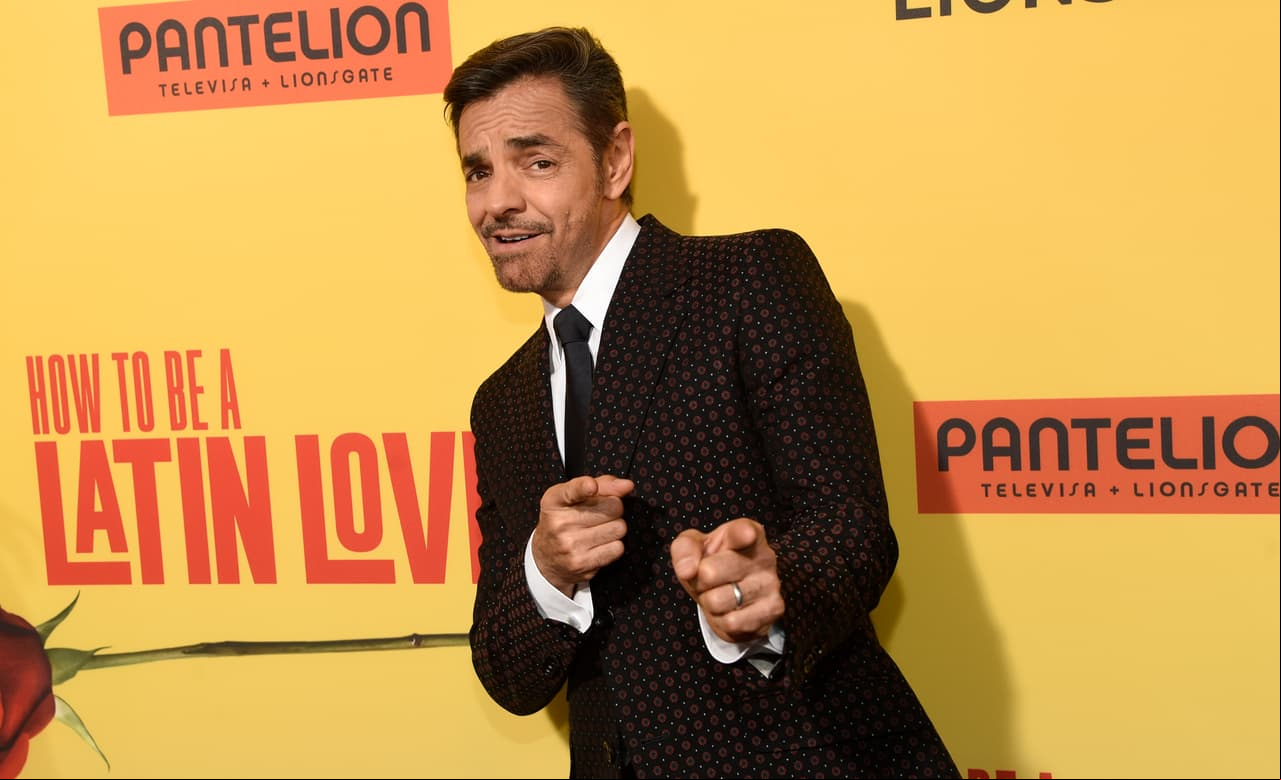 El comediante dejó la televisión mexicana para incursionar en Hollywood; luego de su éxito con No se Aceptan Devoluciones (2013), Derbez protagonizó cintas como How to be a Latin Lover (2017) y Overboard (2018).