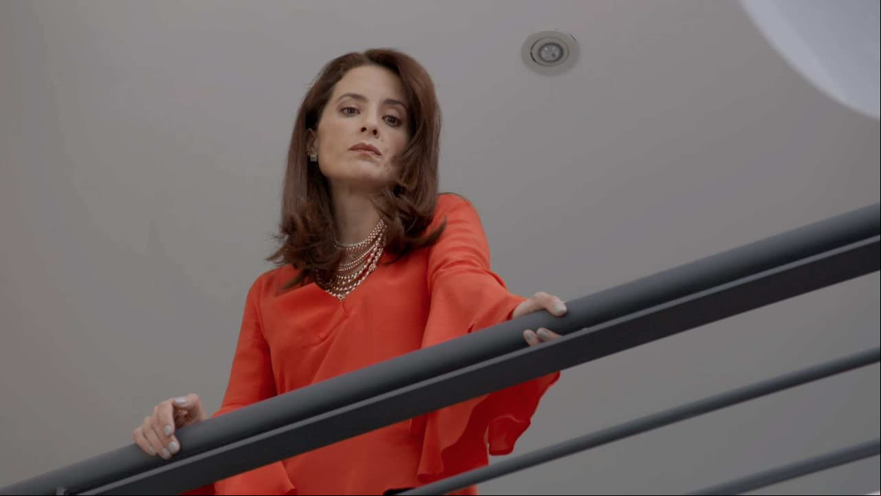 Constanza le pide a René correr a Mireya
