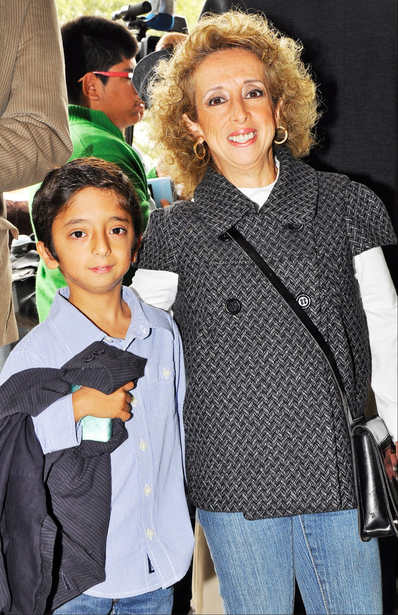Años después, María Elena Saldaña le dio la bienvenida a Felipe, su segundo hijo, a quien describe como un hombre encantador y muy cercano a su hermana.