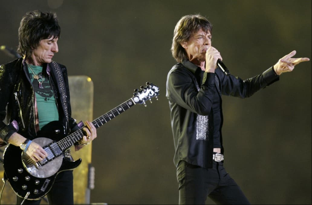 The Rolling Stones encendieron el escenario del medio tiempo en el 2006 con '(I Can't Get No) Satisfacion' y 'Rough Justice'.