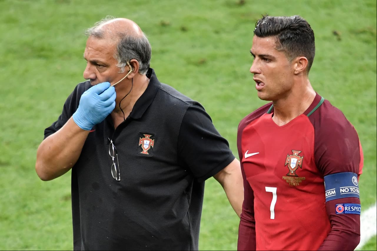 Cristiano Ronaldo abandonó la final de la Eurocopa a los 25 minutos de juego por lesión y las lágrimas de la figura portuguesa brotaron.