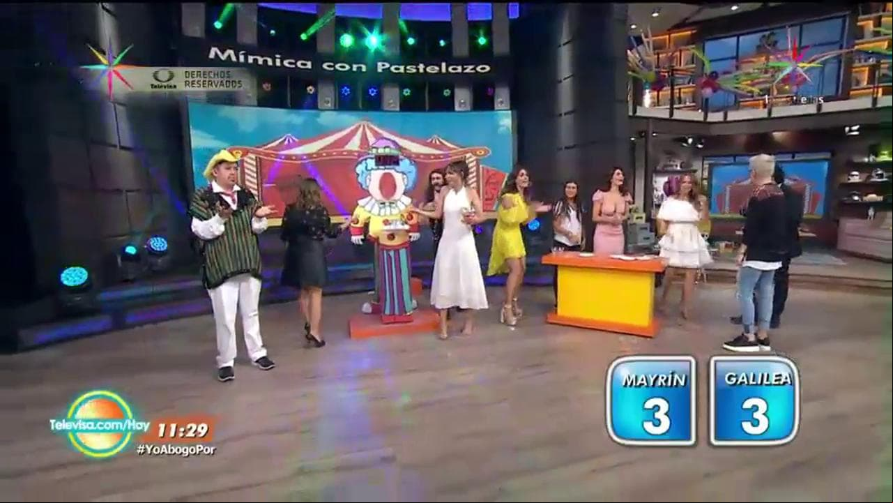 Los pastelazos llegaron hasta el cumpleaños de Andrea Legarreta
