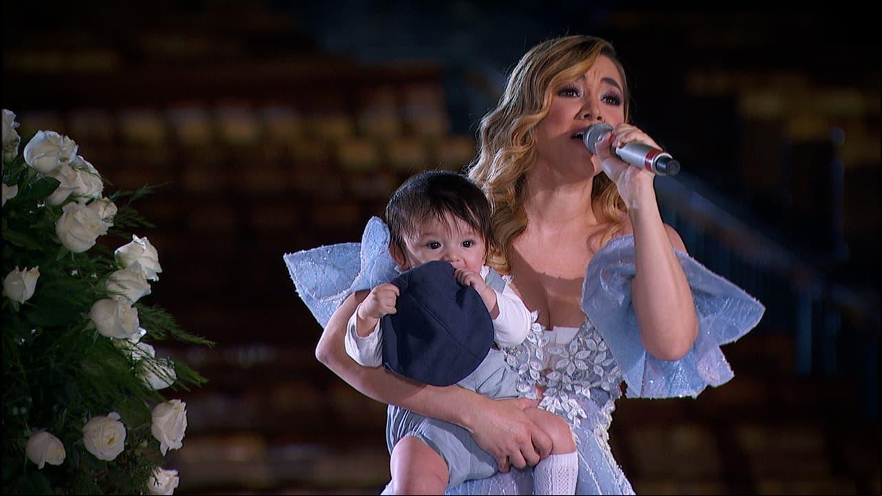 Una de las partes más emotivas de la noche es cuando Sherlyn y el pequeño André se colocaron frente a la “Morenita del Tepeyac” para cantarle “Hermoso cariño” y presentarle al bebé para que guíe sus pasos.