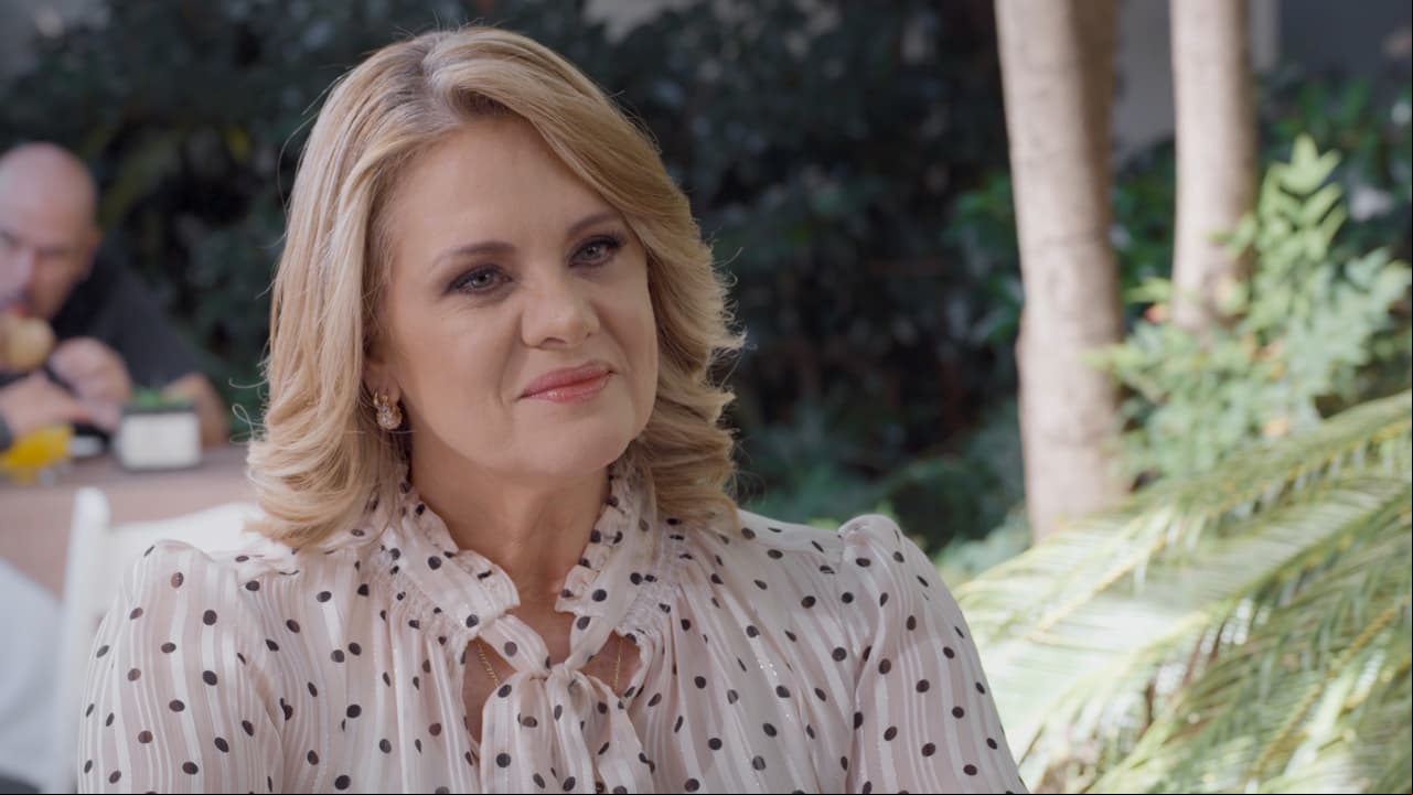 'Andrea' se integra a trabajar a la empresa de 'Elena' y se convierte en gran amiga de 'Nelson'.