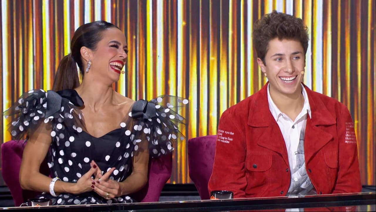 Juanpa Zurita da lección  de inglés a Albertano en Pequeños Gigantes 2020