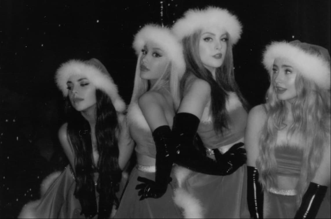 El baile navideño de 'Chicas Pesadas' también sale en el clip