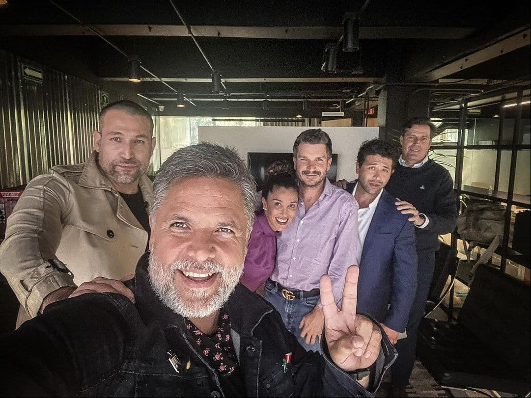 En la actualidad, Rafael Amaya continúa luchando por su recuperación y se mantiene alejado de los reflectores, lo que no le ha impedido retomar su vida virtual en redes sociales, donde recientemente compartió un par de imágenes junto a sus amigos.