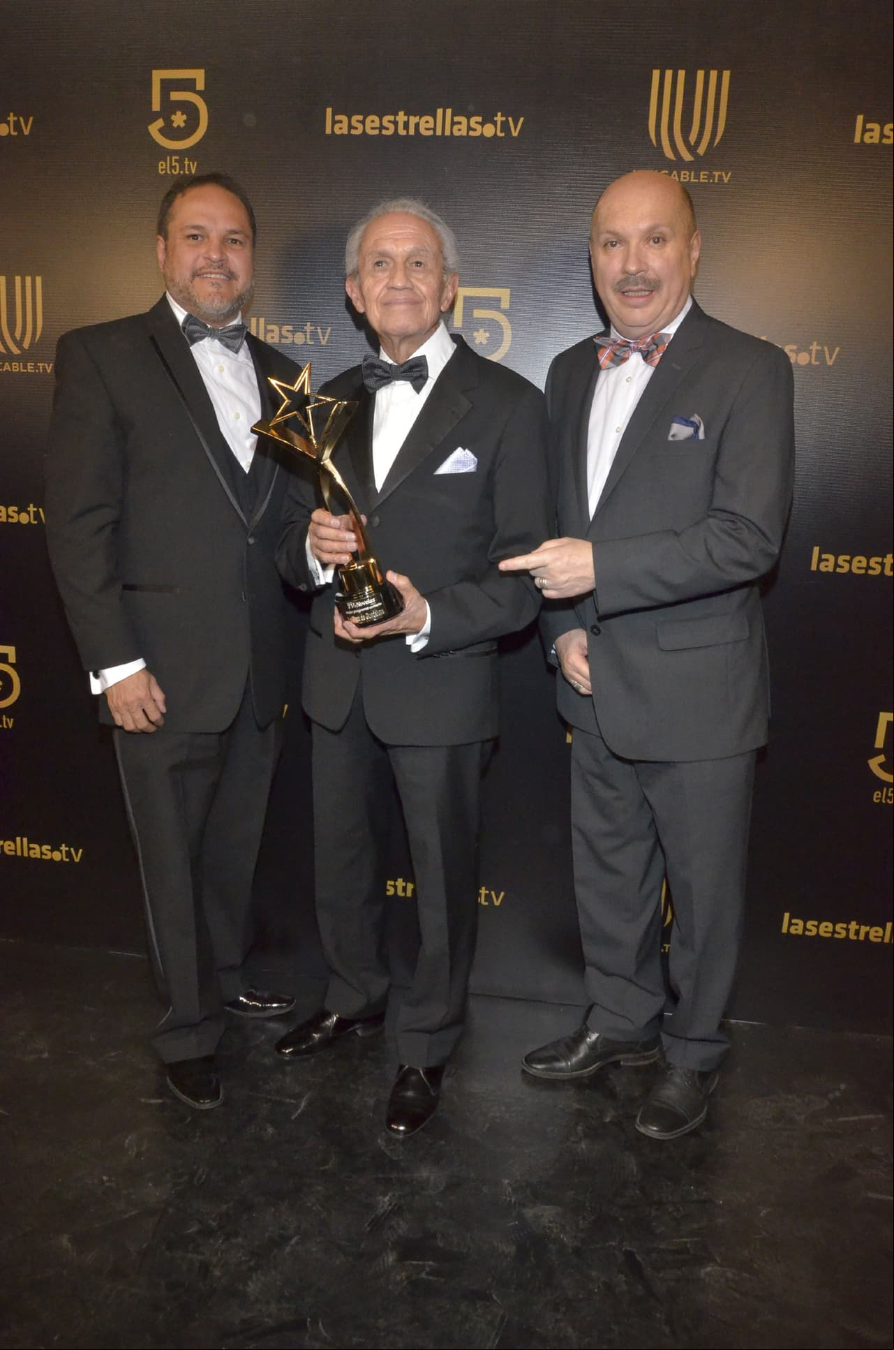 "La Rosa de Guadalupe" se convierte en el Mejor programa unitario dramatizado. Miguel Ángel Herros, productor de la emisión, agradeció a la audiencia por su preferencia en estos 12 años de transmisión.