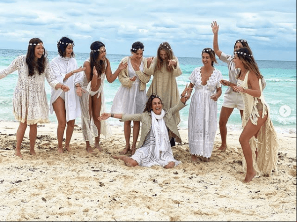 De acuerdo con las imágenes y videos publicados por Serradilla y Valdez, en sus respectivas cuentas de Instagram, la mayoría de las actividades que realizaron durante este fin de semana en la paradisíaca playa, fueron al aire libre.