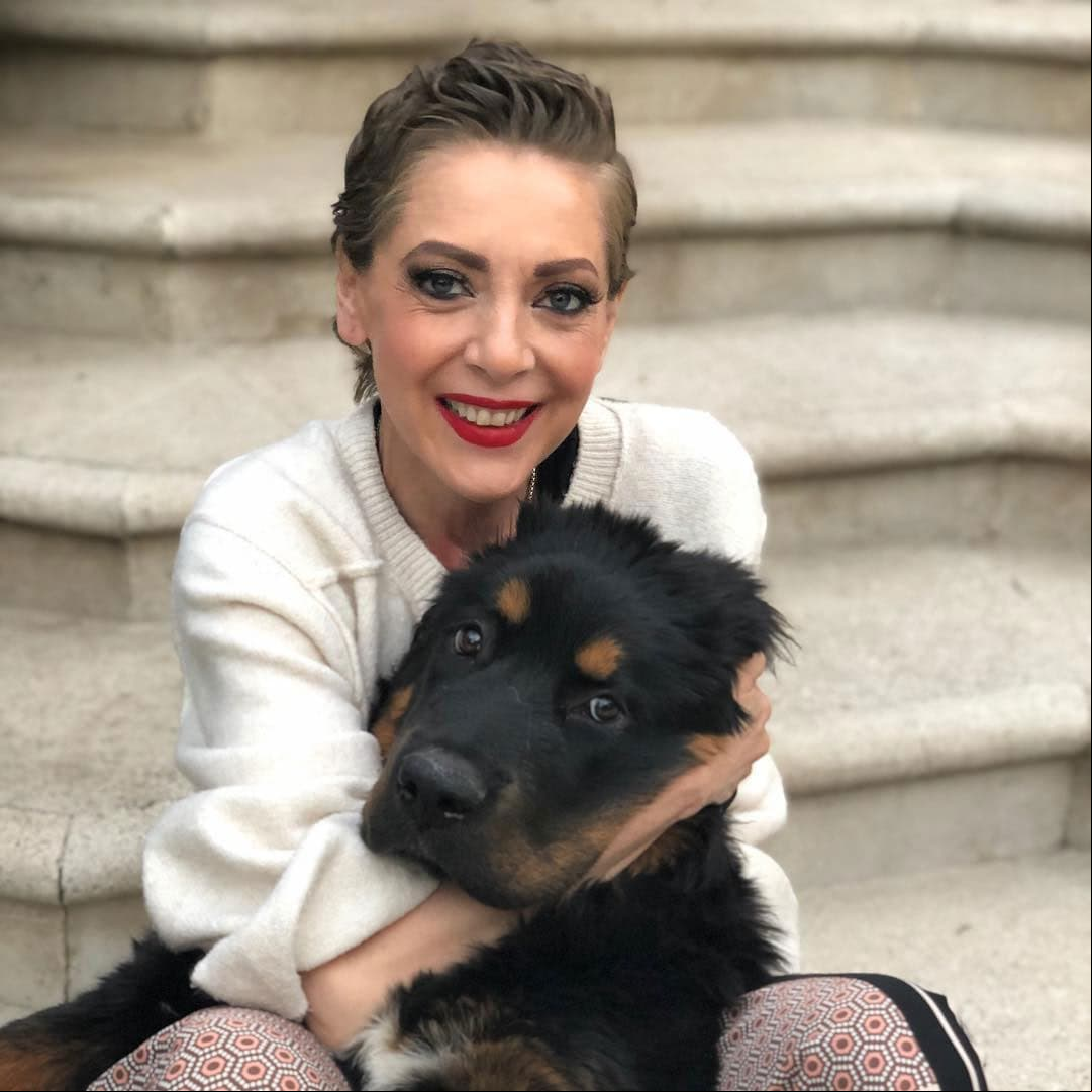 La intérprete siempre profesó el gran cariño que siente por los animales, en especial por Cedric, su mastin tibetano. “Mi mamá me ama y me tiene hasta el gorro de tantas caricias”, expresó el perro en su cuenta de Instagram.