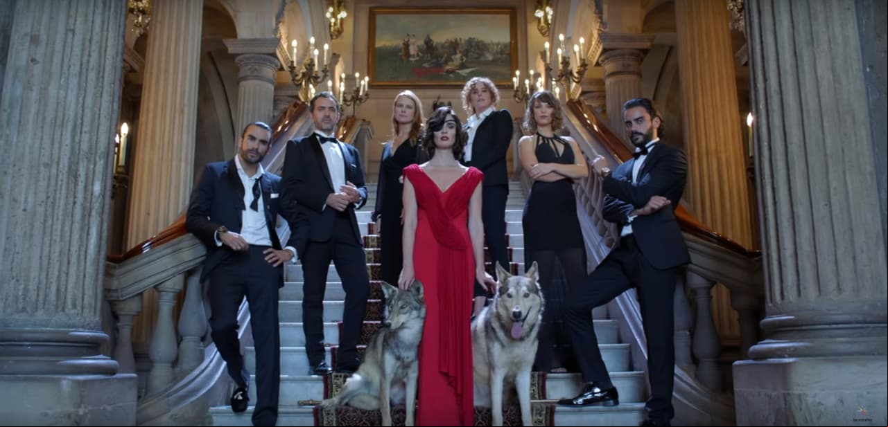 Paz Vega comparte cómo fue grabar con dos caninos salvajes los promos de ‘Cuna de lobos’