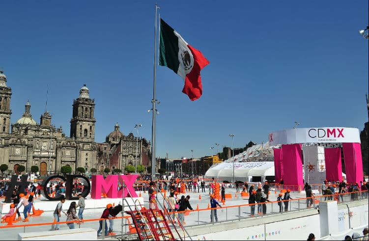 Habrá exhibición de patinaje artístico en la pista de hielo del zócalo