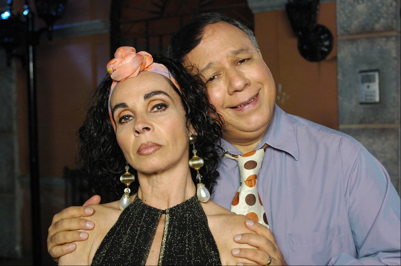 Fue ahí en ‘Vecinos’ que alcanzó gran popularidad con su personaje de Magdalena Pérez Gómez de López, una mujer creída que dice ser muy rica y presume tener ropa fina pero en realidad no tiene un alto estatus social. Esta serie empezó a transmitirse el 10 de julio del 2005 y hasta la fecha posee 168 capítulos repartidos en 8 temporadas principales.
