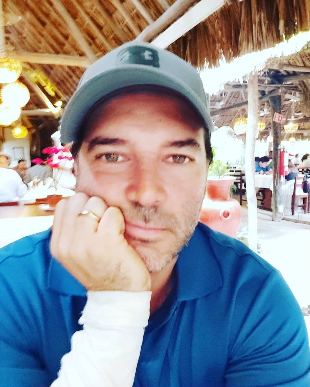 Rodrigo Mejía murió a los 45 años el 11 de febrero de 2021 tras pasar varios días hospitalizado. De acuerdo con su esposa Gaby Crassus, el actor falleció por las secuelas que le dejó el Covid-19.