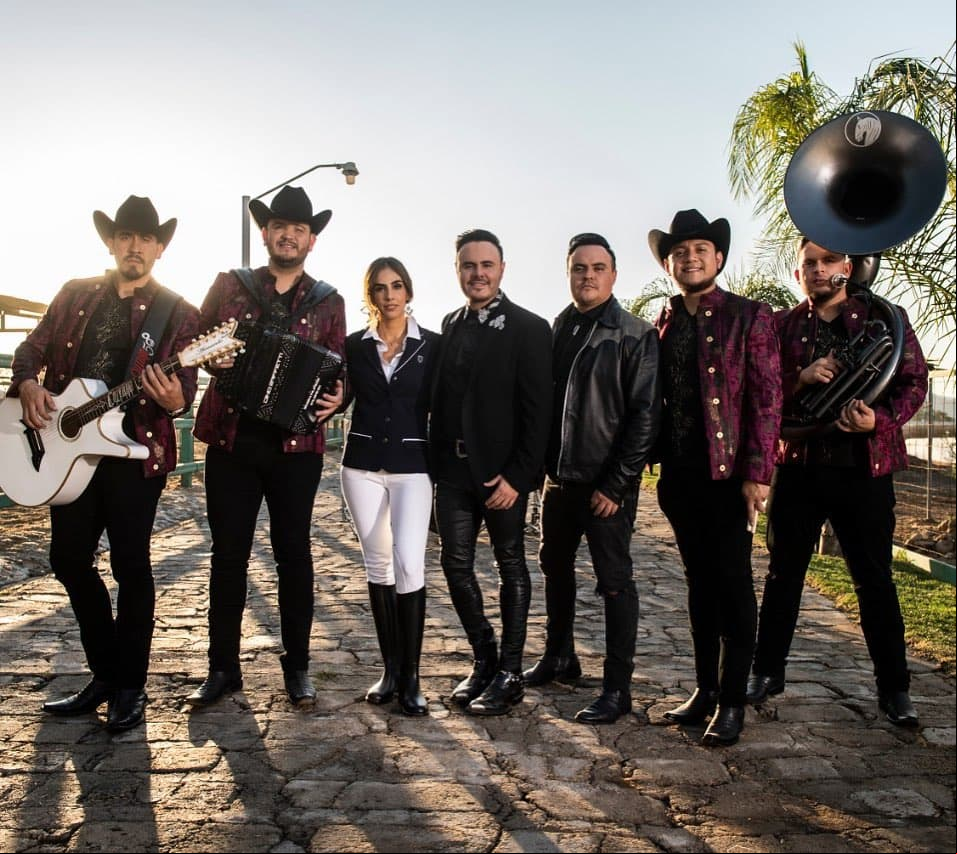Sandra Echeverría lanza colaboración con Calibre 50 y Río Roma al estilo Regional Mexicano