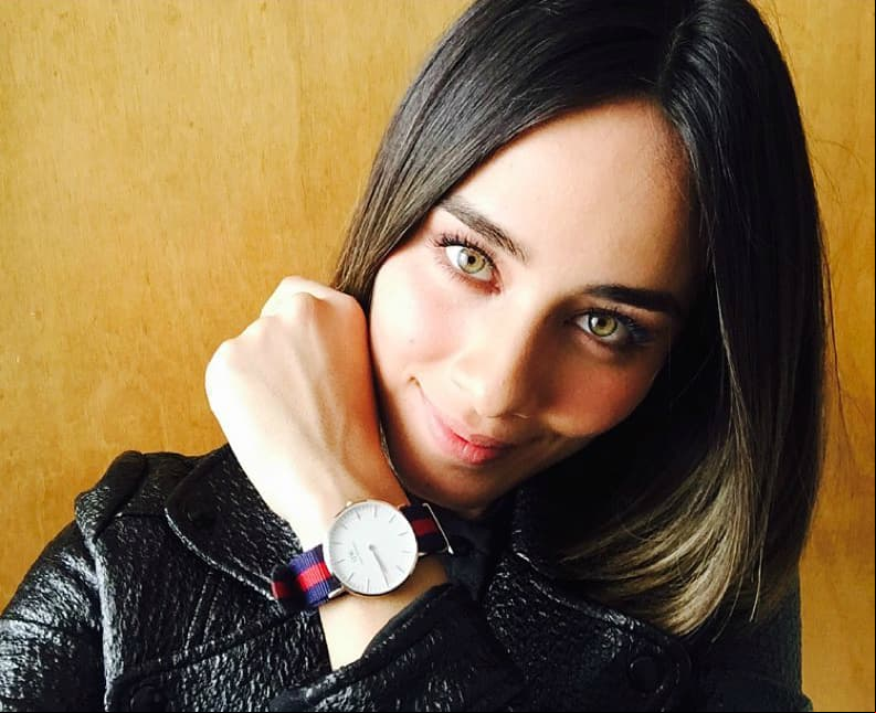 Esmeralda Pimentel es toda una belleza fuera y dentro de la pantalla