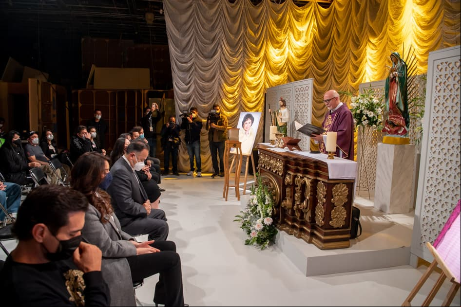 El padre José de Jesús Aguilar fue el encargado de celebrar este importante momento...