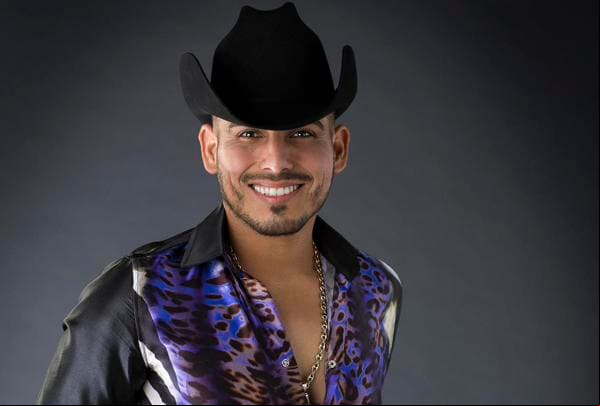 Espinoza Paz debuta como actor en Hijas de la luna