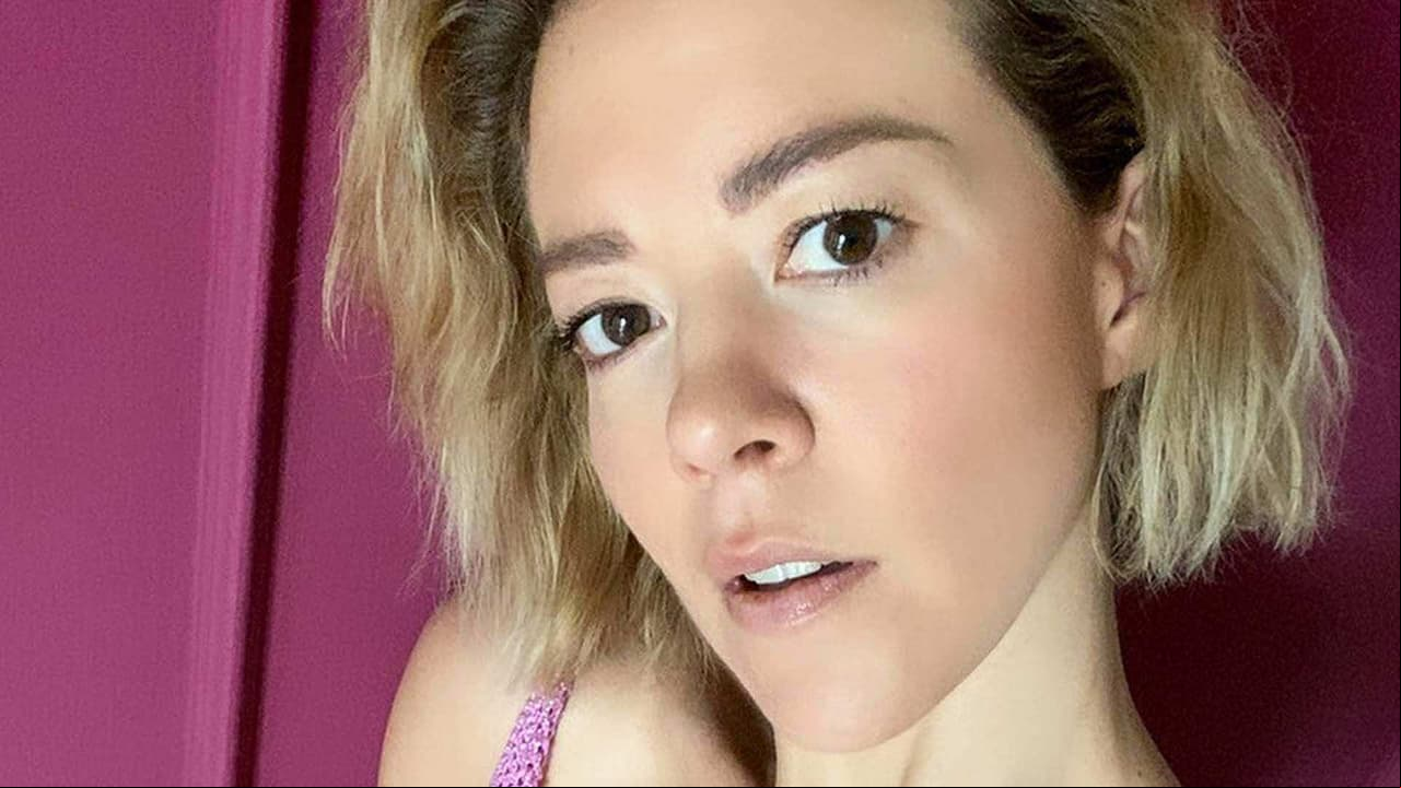 Fernanda Castillo cautiva al lucir en poca ropa el fuerte tratamiento estético con el que adelgazó