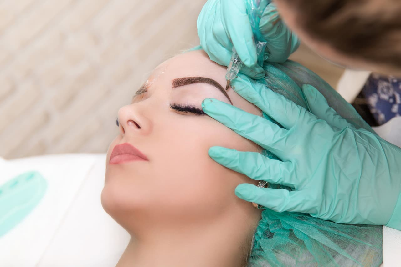 Dale forma y color a tus cejas con esta técnica