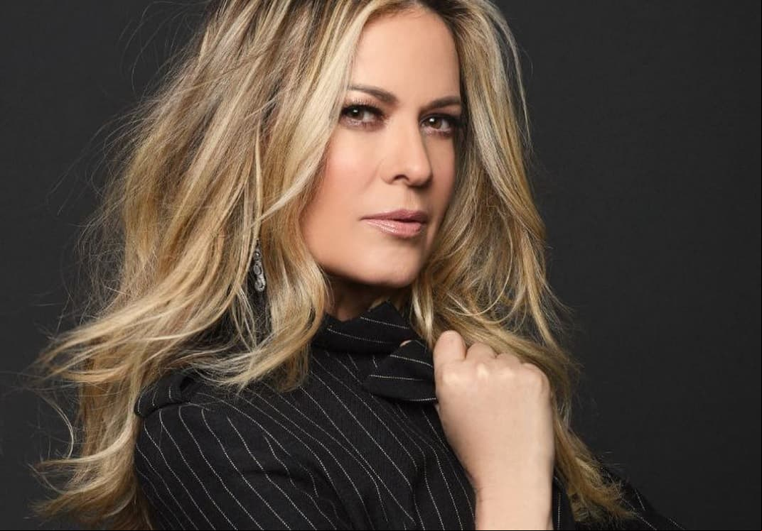 Rebecca de Alba muestra radical cambio de look