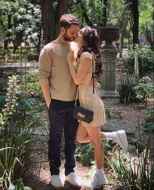 La tarde del lunes 13 de abril, Christopher Uckermann compartió una serie de fotografías junto a su novia Muriel Hernández.