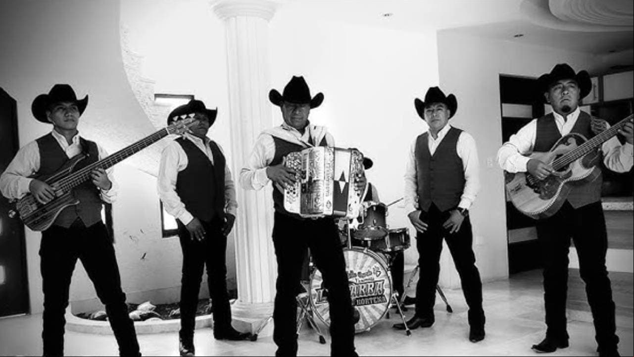 Difunden devastadores videos de la banda La Garra Norteña antes de caer del cuarto piso: así lucían 