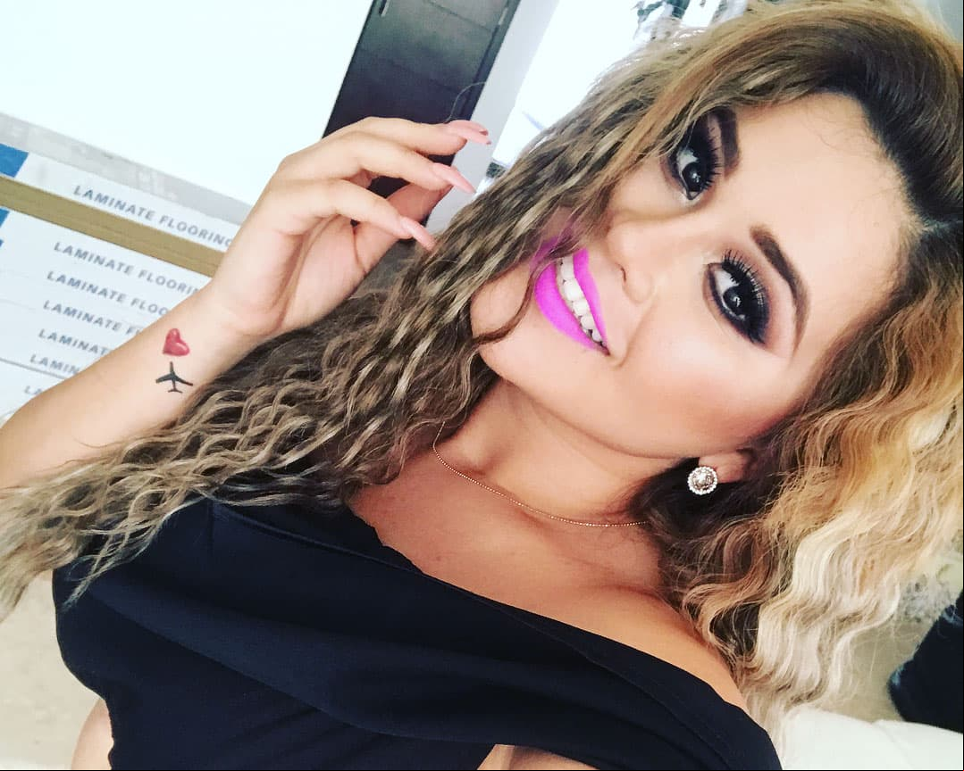 Critican a Gomita por besar en la boca a su hermano ‘Lapizin’
