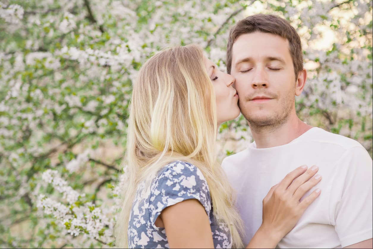 Libra. Te gusta ser tierna y cariñosa con tu pareja. Adoras hacerlo sentir bien a tu lado y lo logras equilibrando la pasión con el romance.