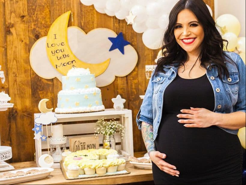 En marzo de 2020, Jacqie celebró su baby shower en compañía de sus seres queridos, compartiendo en sus redes sociales una serie de fotografías del evento que se realizó en The Hacienda Santa Ana, en California.
