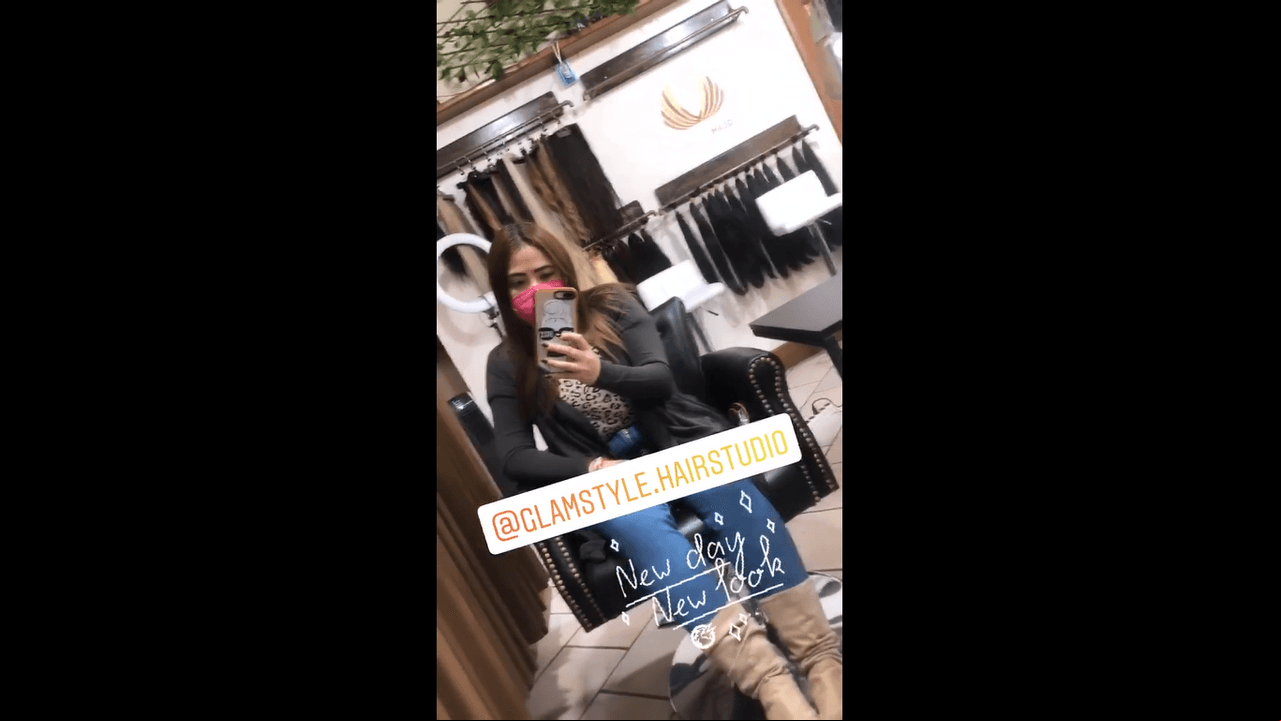 “Ya vieron dónde estoy, porque ahora sí el cambio de look, no intenso así a rojo, pero sí me voy a cambiar el look y me voy a poner extensiones”, comentó.