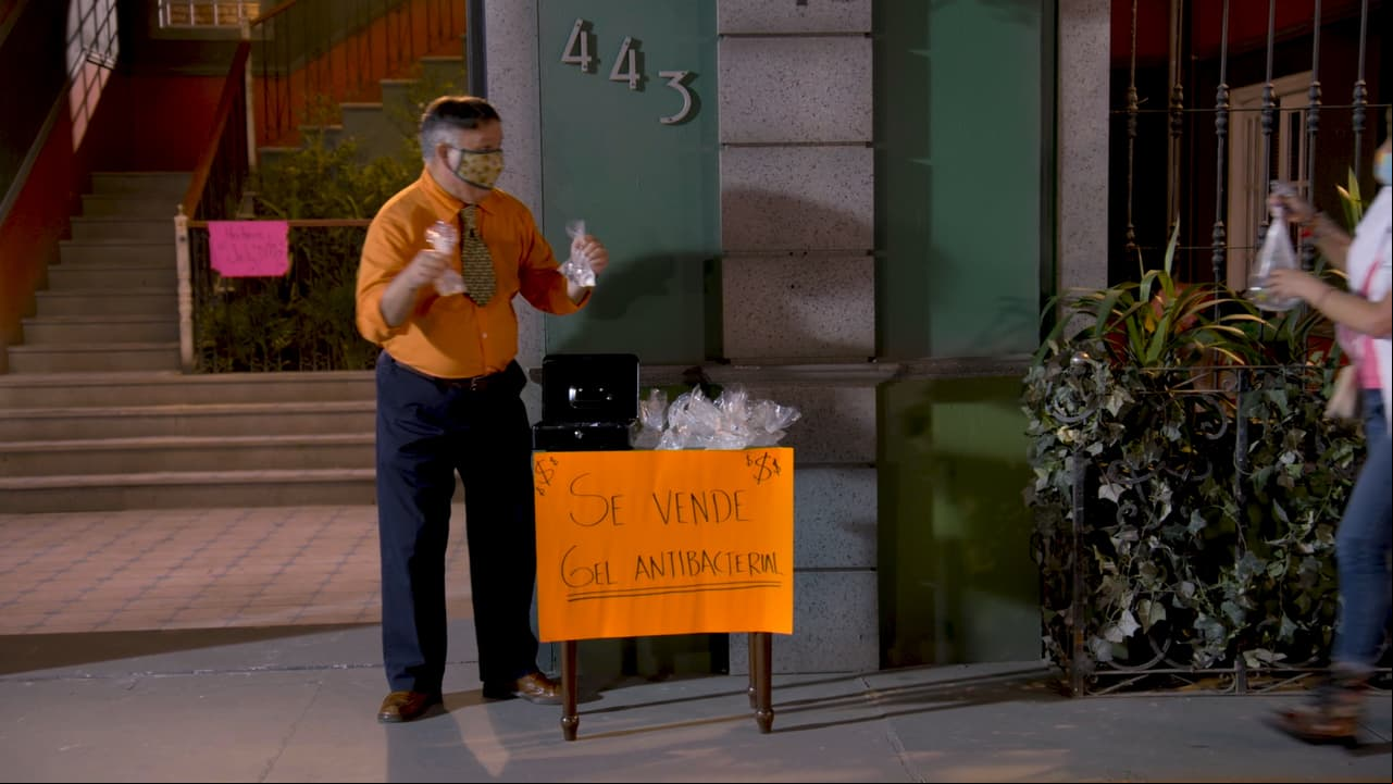 'Don Arturo' comenzó a vender bolsitas de gel antibacterial...