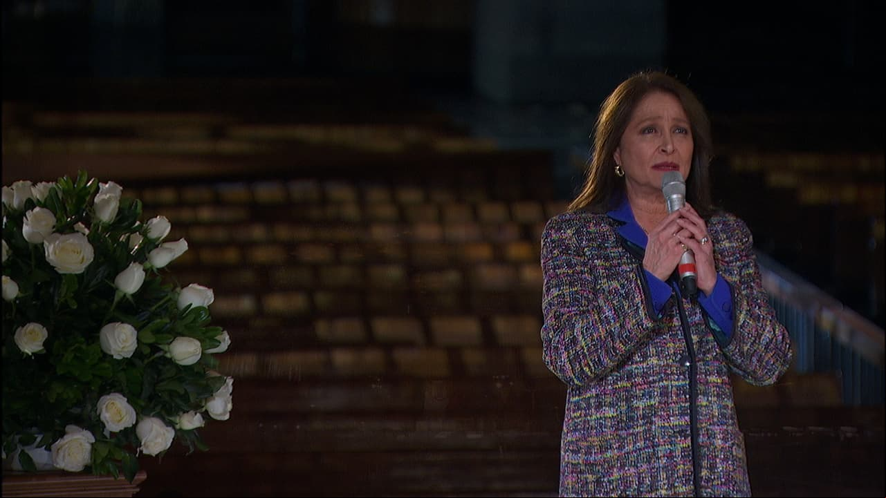 Daniela Romo celebró a la Reina de México ofreciéndole el tema “Madrecita” para pedir por aquellos que ya no están entre nosotros.