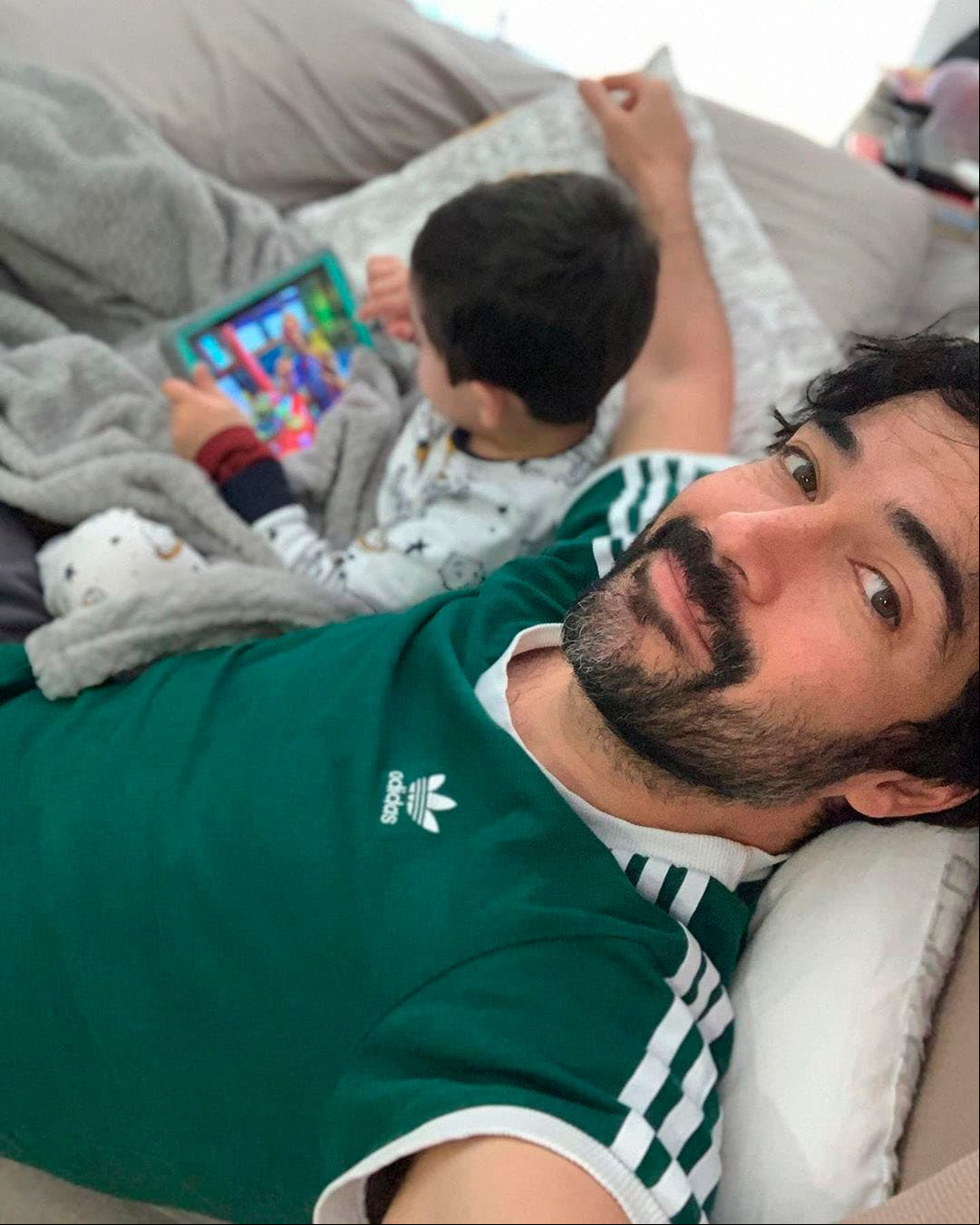 Alfonso Herrera, conocido por encarnar a ‘Miguel Arango’, se convirtió en padre en 2016 de Daniel, y aunque comparte fotos del menor en las redes sociales, evita mostrar su rostro por su seguridad.
