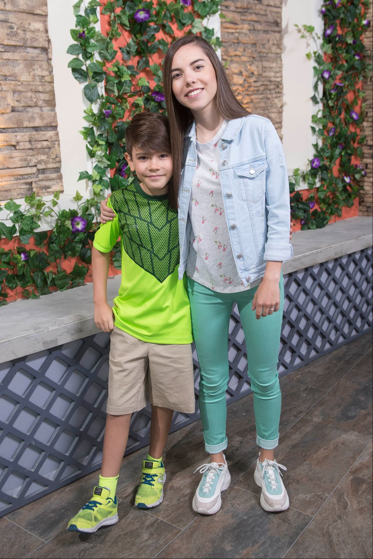 Ceci Flores y Alexander Tavizón son los hermanitos de 'Deyanira' en esta producción.