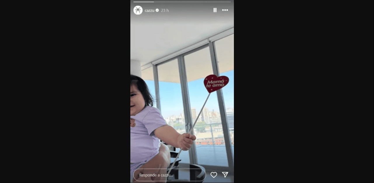 Cazzu publica foto de su hija tras palabras de Ángela Aguilar