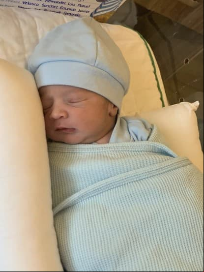 Finalmente, dos de los cuatro bisnietos del cantante -que falleció a los 81 años- nacieron con una semana de diferencia. Emilio, hijo de su nieta Fernanda, llegó al mundo el 22 de julio de 2020.