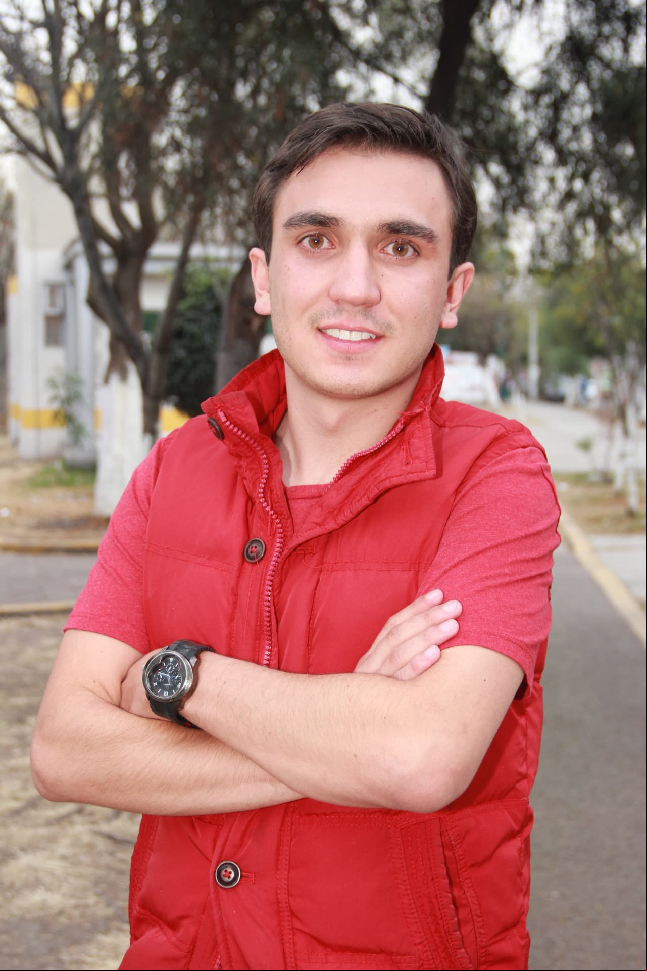 El joven también participó en el programa unitario ‘Como dice el dicho’ en episodios como: ‘El que busca encuentra y el que quiere puede’ y ‘A gato viejo, ratón tierno’.