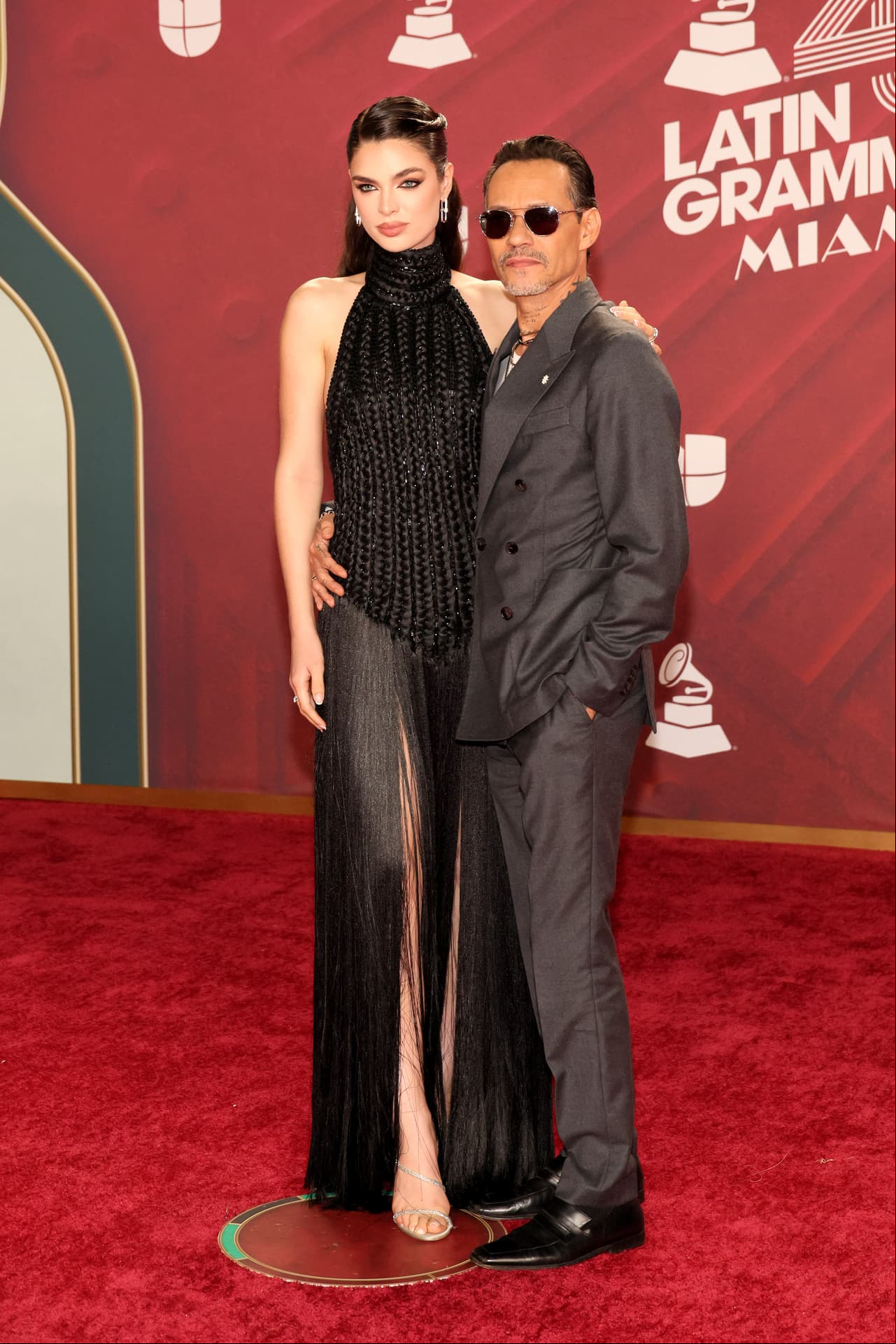 La alfombra roja de los Latin GRAMMY 2024 se engalana con los espectaculares looks de las celebridades