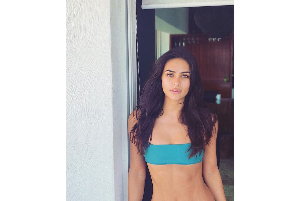 Renata Notni en bikini