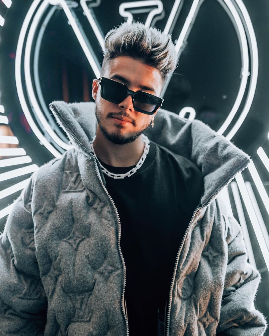 Con tan solo 23 años, Mario Bautista se ha convertido en uno de los cantantes de urbano más importantes de México.