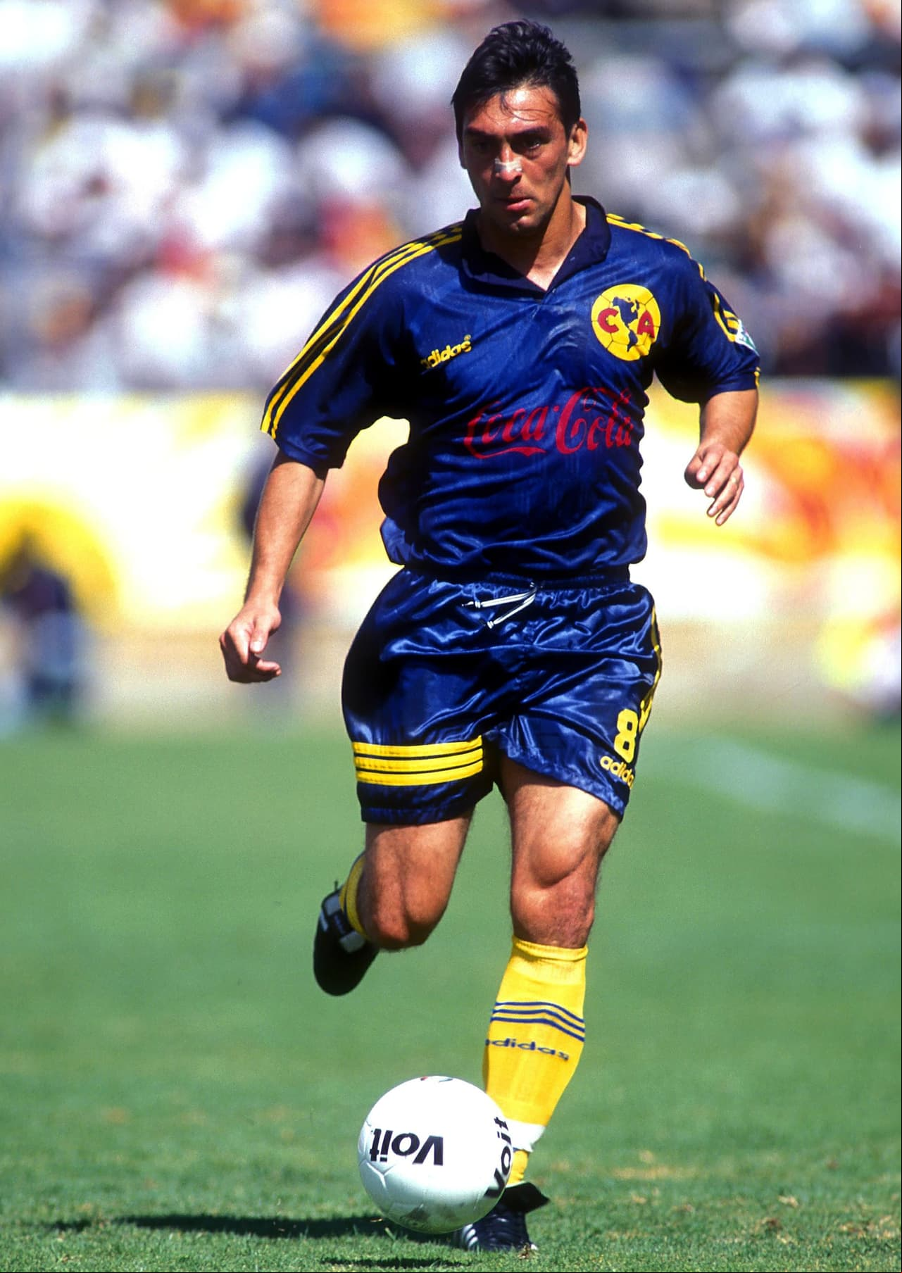 El atacante rumano 
<b>Ilie Dumitrescu</b> jugó dos años en México, uno en América (1996) y otro en el Atlante (1997), luego de ser protagonista con su selección en el Mundial de Estados Unidos 1994 y de militar en clubes como el West Ham, Tottenham y Sevilla.
