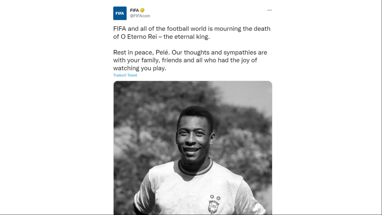 Personalidades de diversas disciplinas del deporte, políticos, estrellas de cine, instituciones y algunos de los estadios históricos del futbol Mundial se rindieron en palabras de iración hacia Pelé tras su muerte.