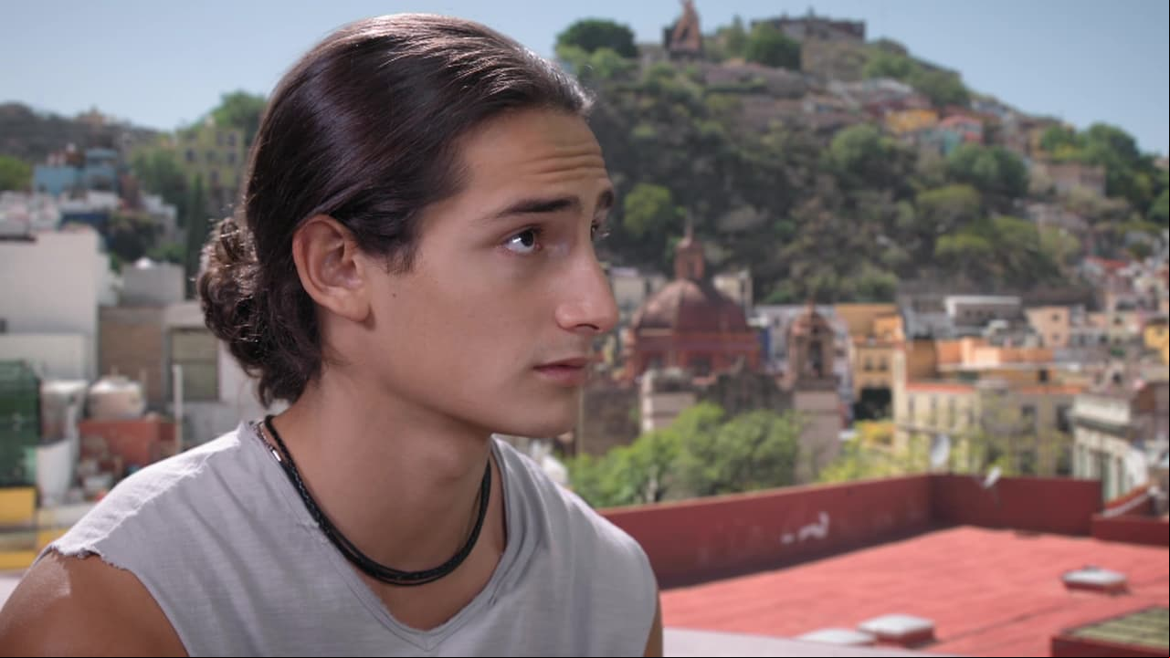 Tan alterado anda 'Lalo' por la vida, que 'Sol' le sugiere ver todo lo bueno que le rodea.