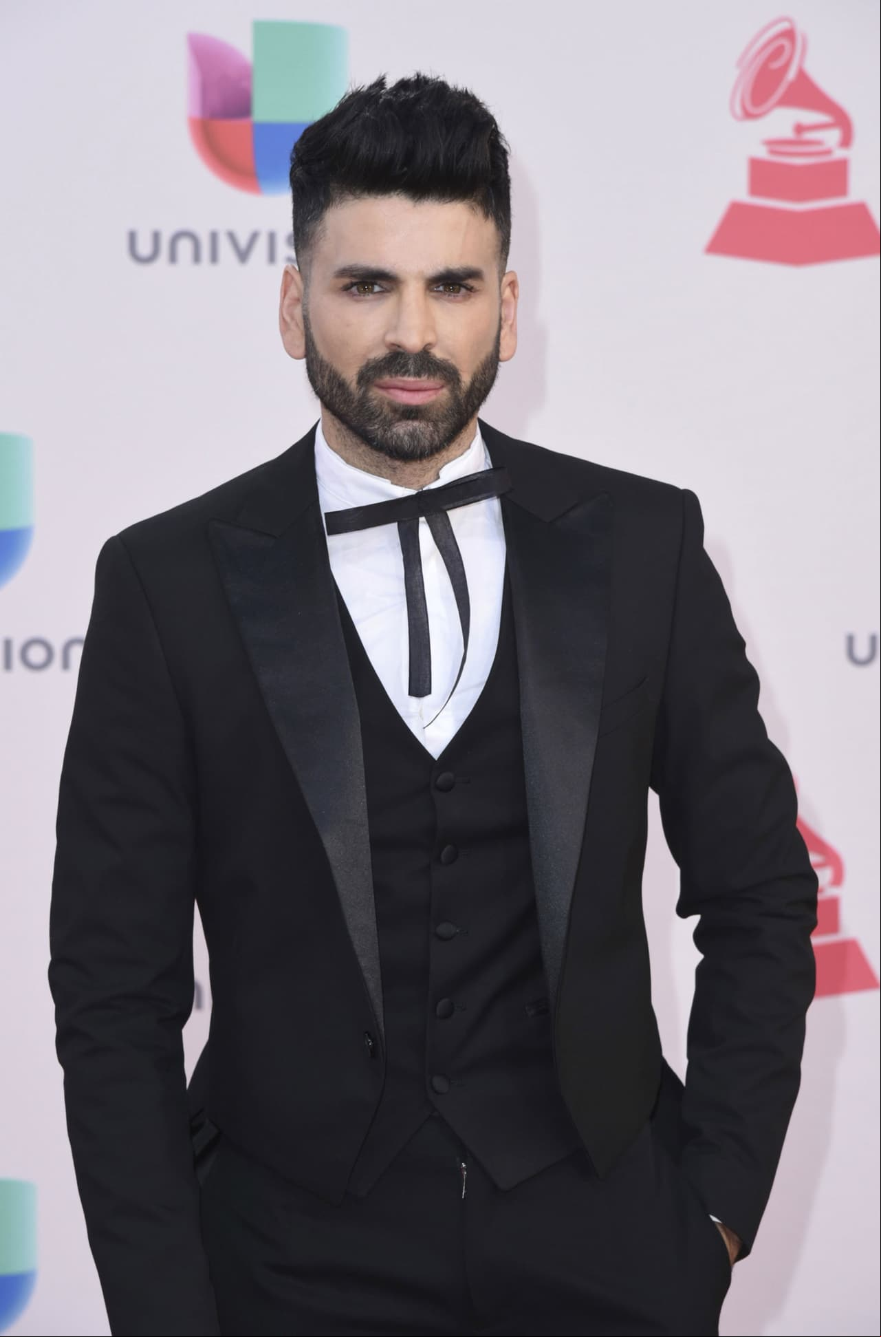 “OMG! Felicidades. Eres mágica. Todo en ti es puro. Sigue tu destino y no sacrifiques tu felicidad por nada. Tu familia es tu fortaleza. Si necesitas un tío postizo me dices. Solo si necesitas…”, agregó Jomari Goyso.