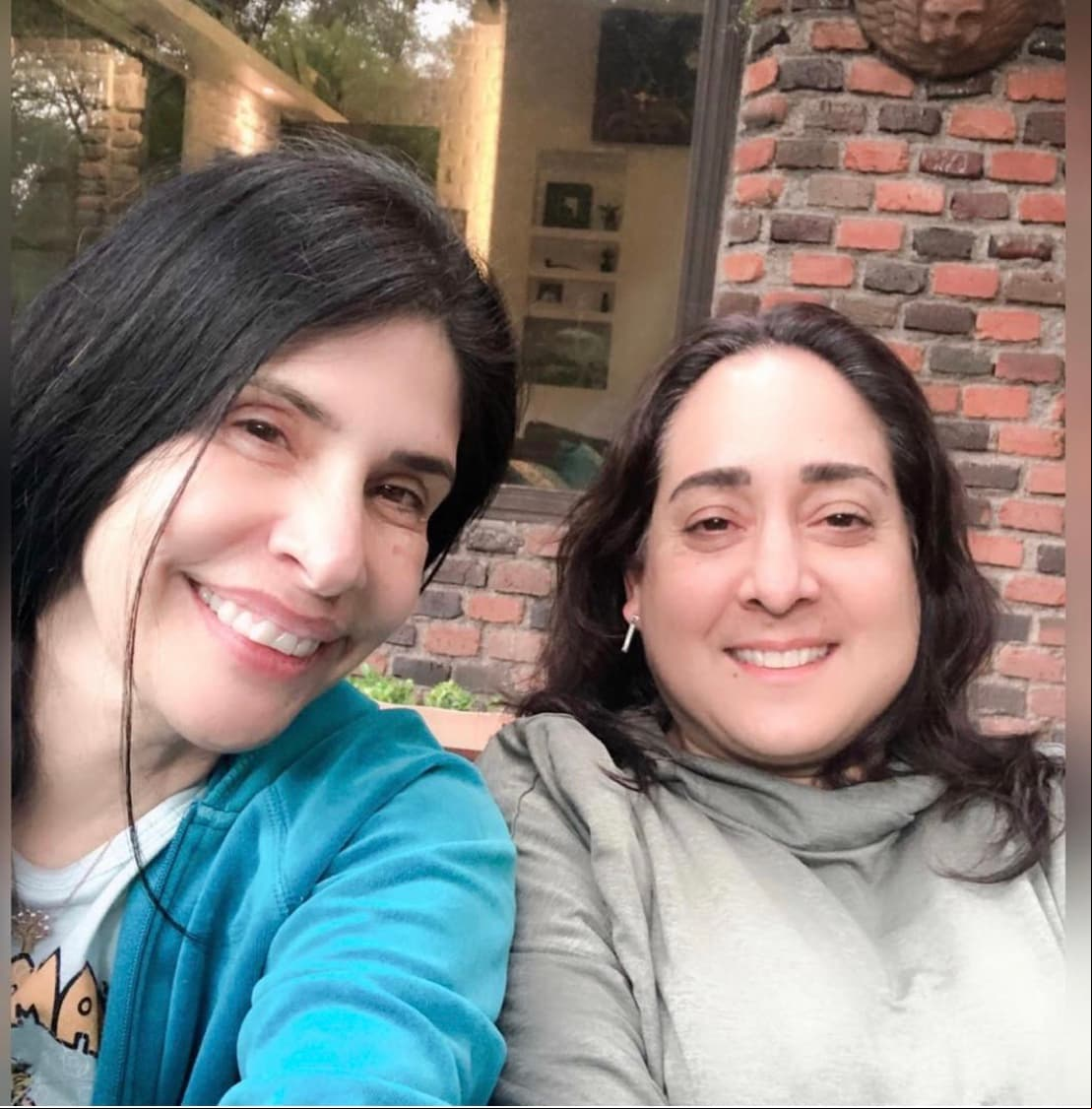 Garza e Izaguirre suelen compartir imágenes que demuestran la gran amistad que sostienen, como esta fotografía publicada por Izaguirre en julio de 2019, en la cual escribió: "Con mi adorada amiga del alma Raquel".